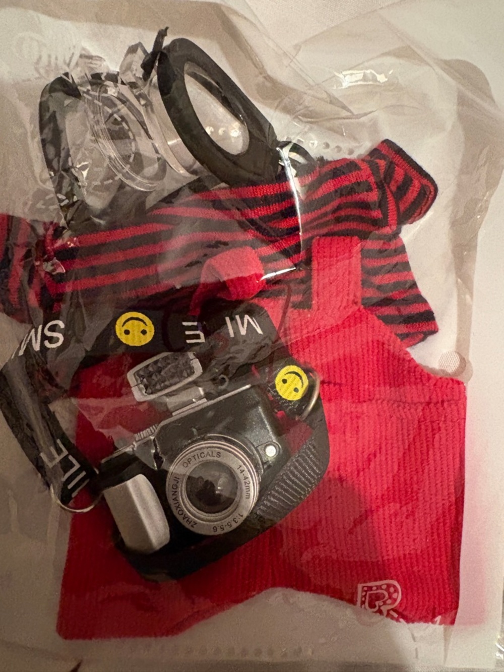 Red Striped Labubu outfit with mini camera - Picture 2 of 2